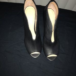 Black peep-toe Halogen bootie